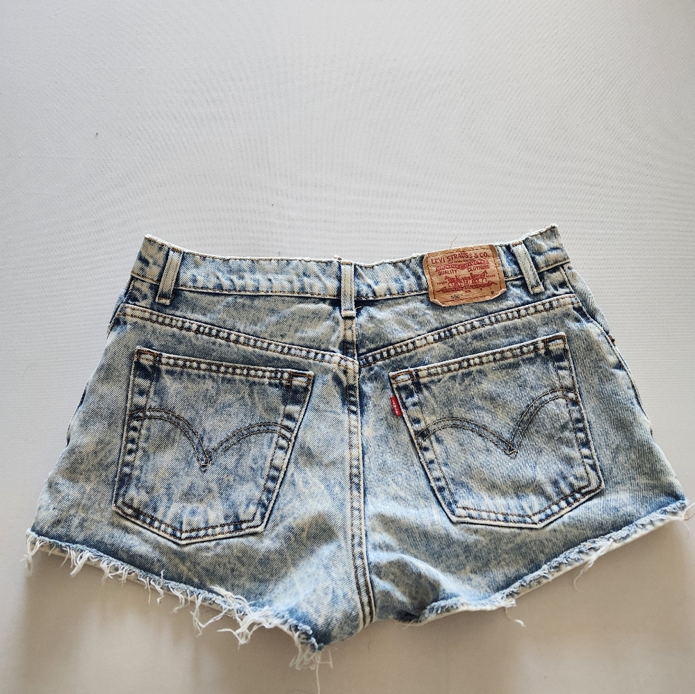 Levis jean shorts size 27